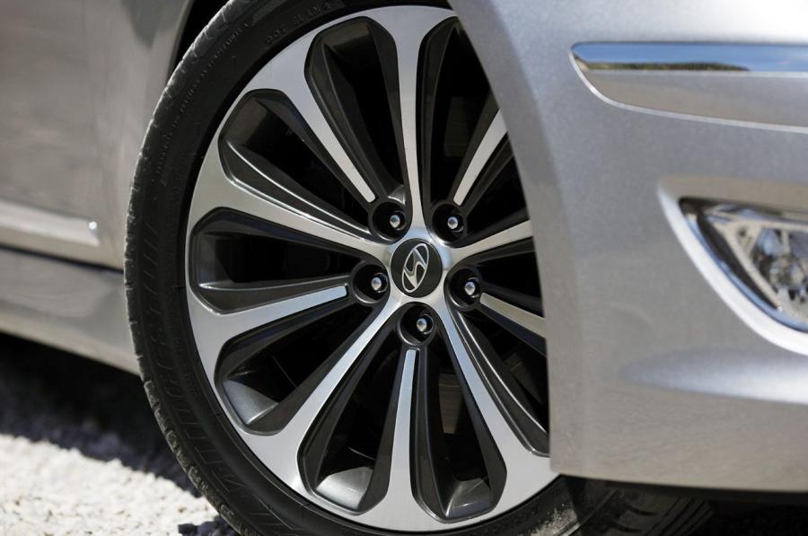  Hyundai Genesis 5.0 R-Spec 2012 года  (фото 2 из 33)